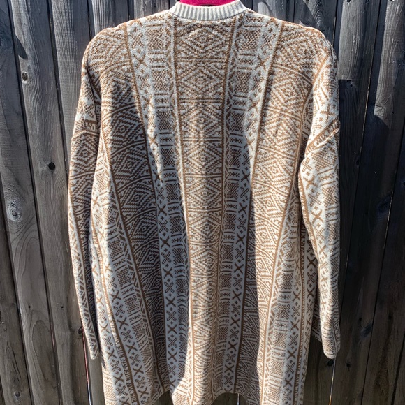 Printed Cardigan! 💫 - Picture 3 of 3